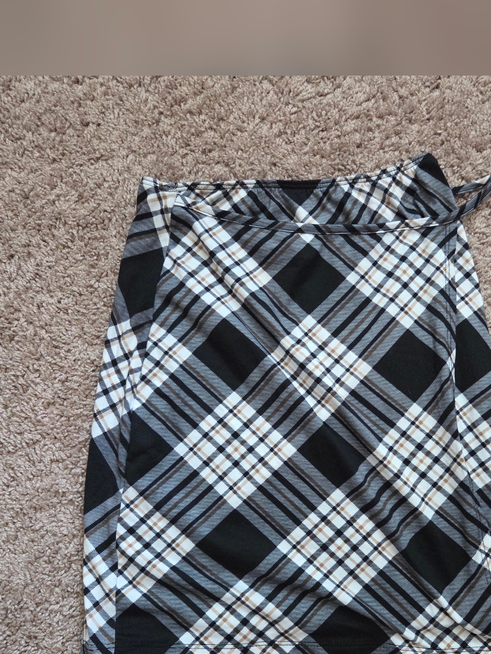 Rue21 Black, Gray and White Plaid Pencil Skirt